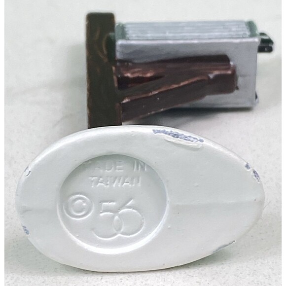 VTG Dept 56 Snow Village #5132-2 Set of 2 Fire Hydrant and MailBox Retired 1998 - Picture 9 of 12